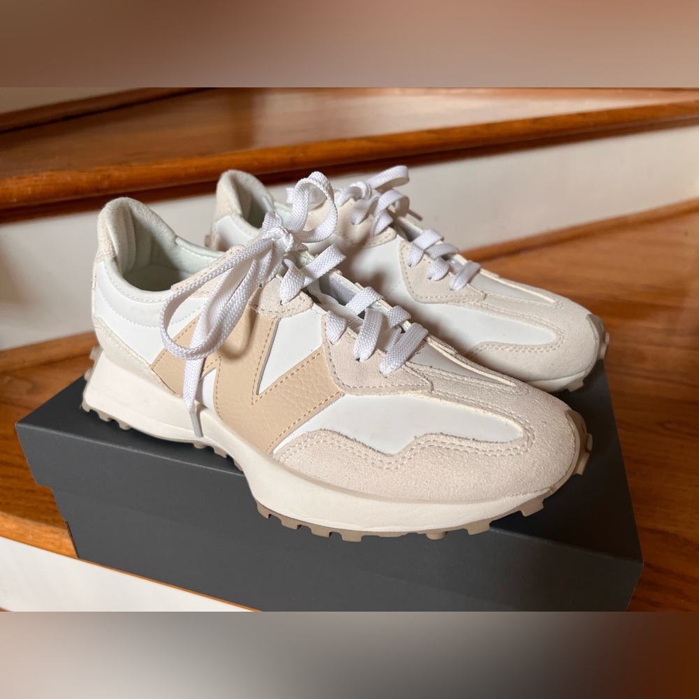 Women New Balance 327 shoes